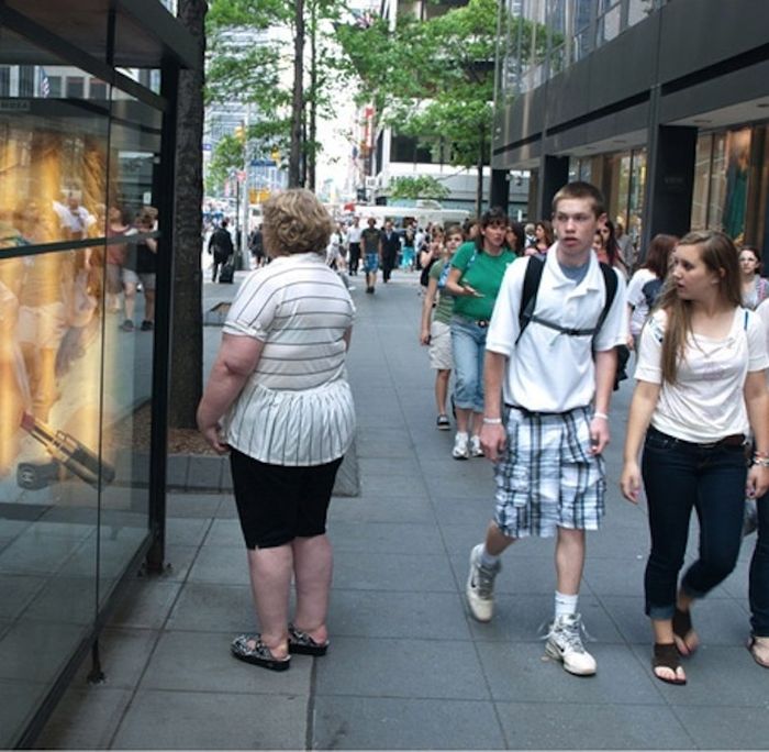 Woman Receives Strange Looks in Public (16 pics)