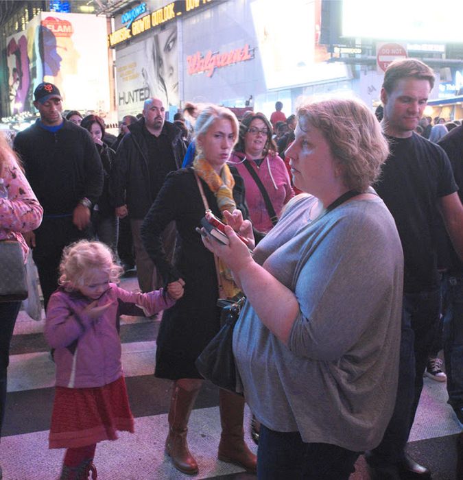 Woman Receives Strange Looks in Public (16 pics)