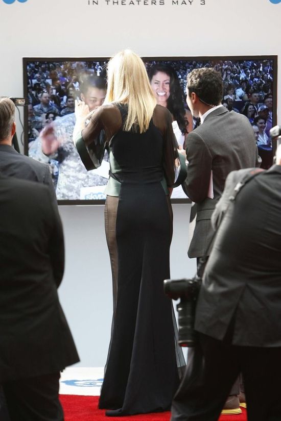 Gwyneth Paltrow's Sexy Dress (12 pics)