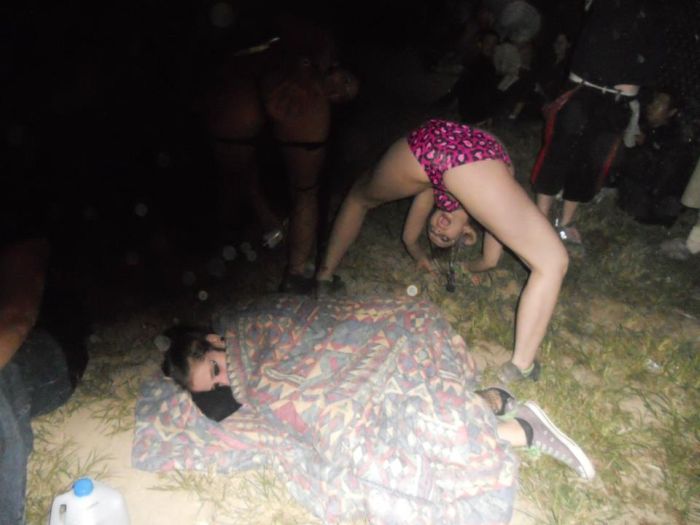 Passed Out Juggalos (36 pics)
