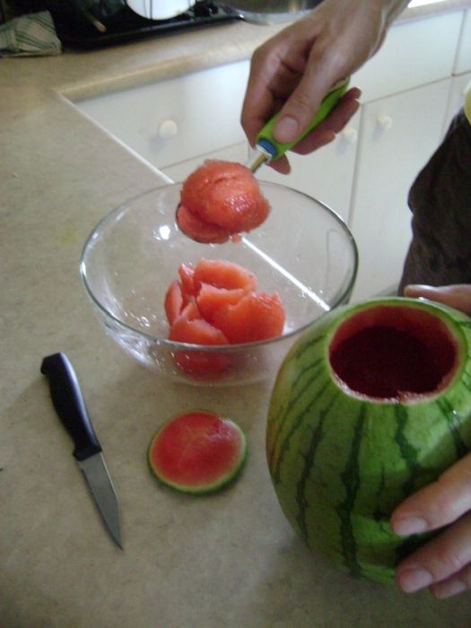 How to Make a Watermelon Keg (15 pics)