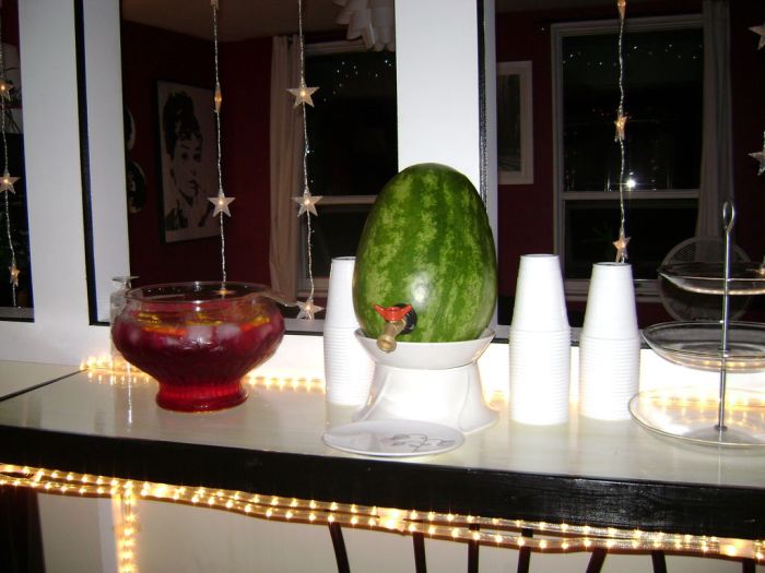 How to Make a Watermelon Keg (15 pics)
