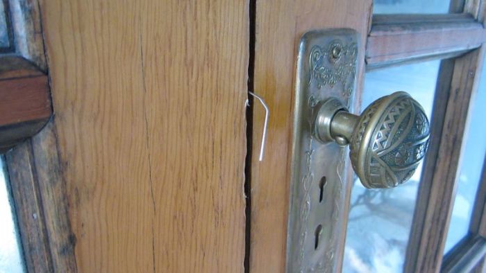 How to Open a Lock with a Paper Clip (48 pics)