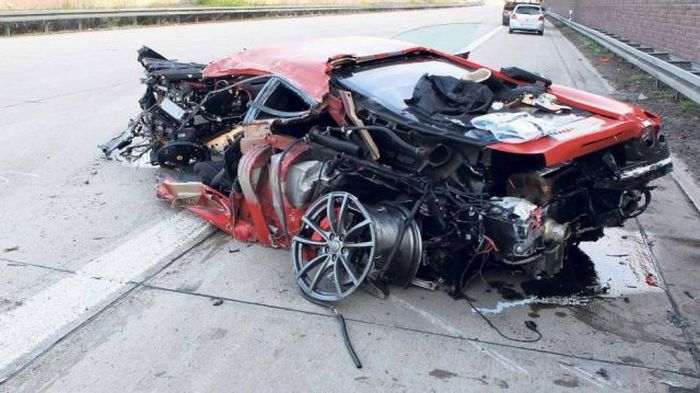 Driver Crashes His Ferrari (7 pics)