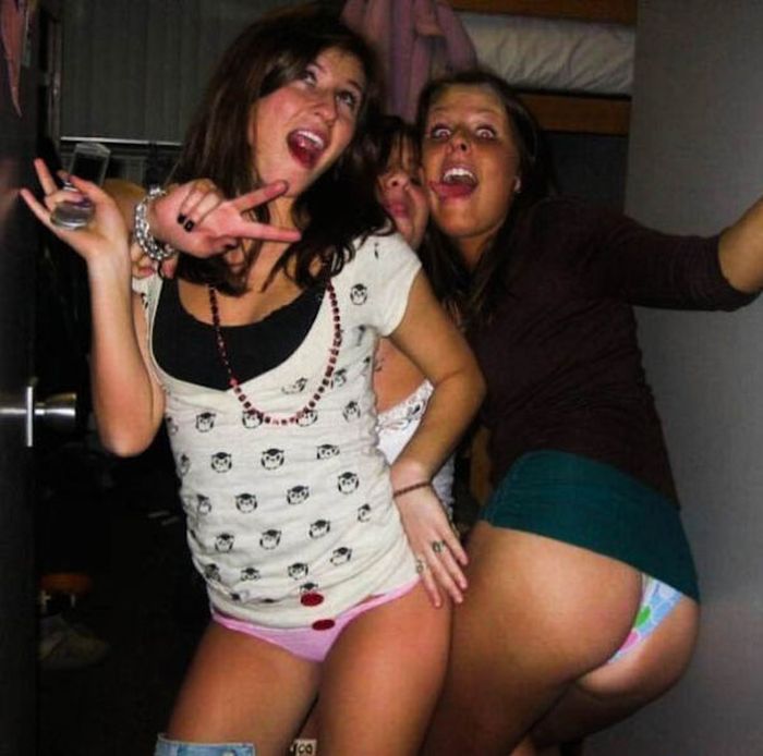 Party Girls (40 pics)