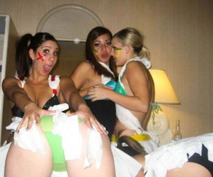 Party Girls (40 pics)