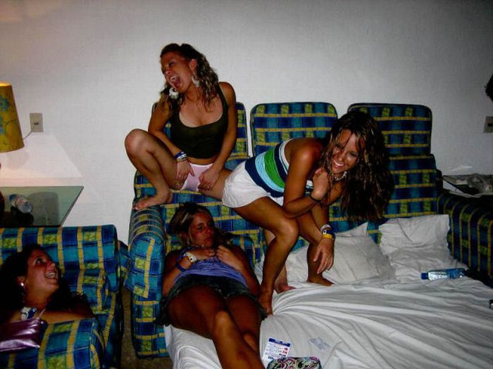 Party Girls (40 pics)