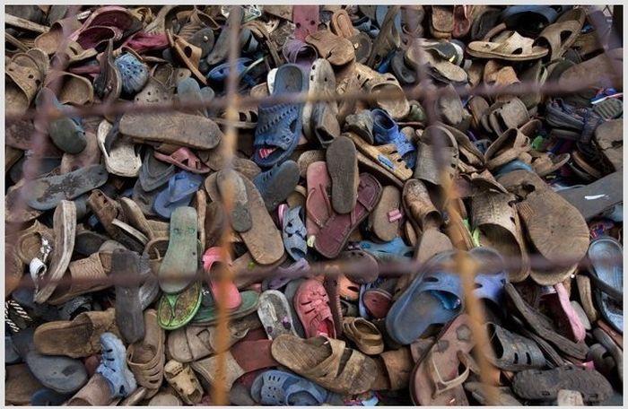 Recycling of Old Shoes in Africa (6 pics)