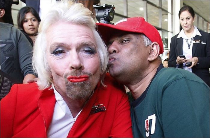 Richard Branson Turns Stewardess (9 pics)