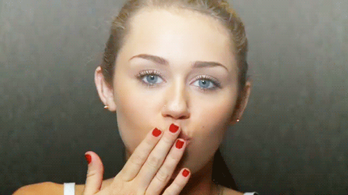 Miley Cyrus GIFs (30 gifs)