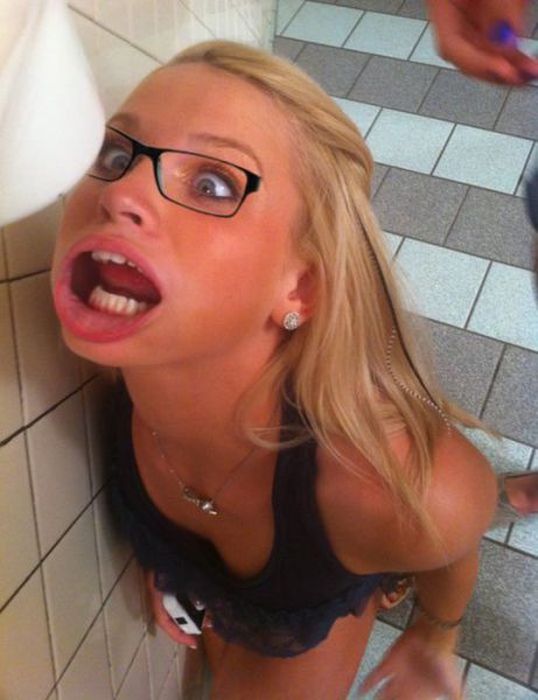 Women Doing Bizarre Things (66 pics)