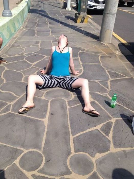 Women Doing Bizarre Things (66 pics)