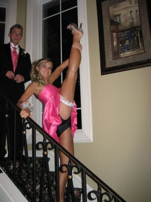 Women Doing Bizarre Things (66 pics)