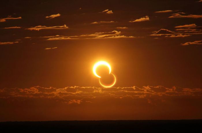 Ring of Fire Eclipse (11 pics)