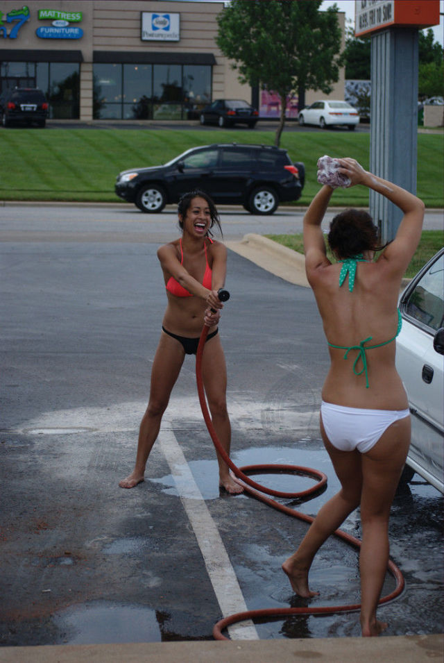 Amateur Bikini Car Wash. Part 3 (69 pics)