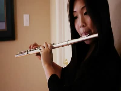Amazing Flute Beatbox Girl Showing Skills