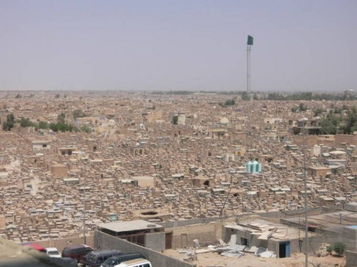 Wadi Al-Salaam is the Largest Cemetery in The World (13 pics)