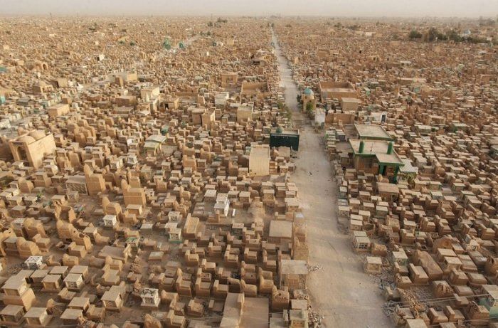 Wadi Al-Salaam is the Largest Cemetery in The World (13 pics)