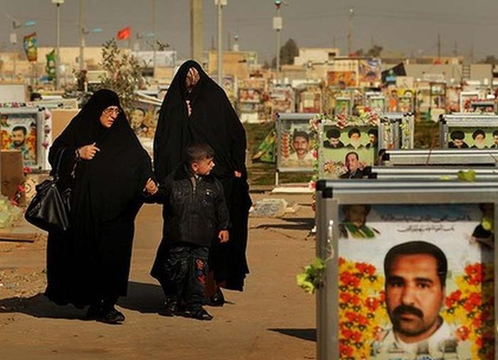 Wadi Al-Salaam is the Largest Cemetery in The World (13 pics)