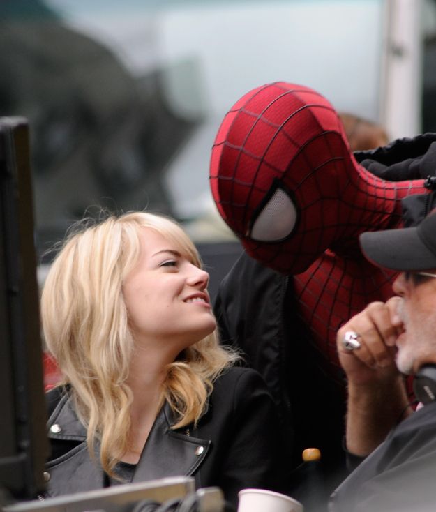 Emma Stone Kisses Spiderman (4 pics)