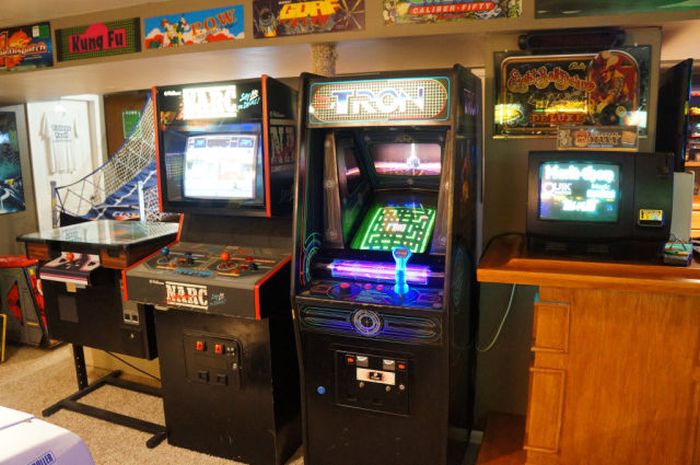 Arcade Basement (8 pics)