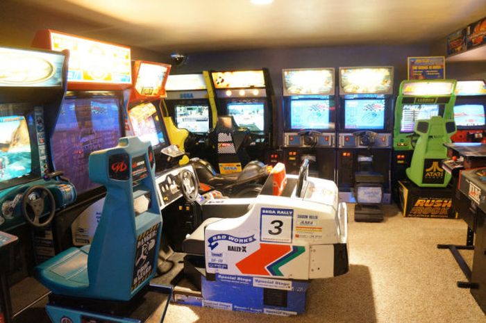 Arcade Basement (8 pics)