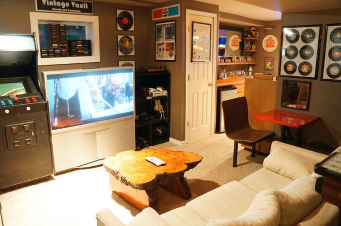 Arcade Basement (8 pics)