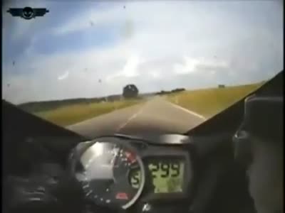 Biker Passes Police at Speed 215 mph (300 km/h)
