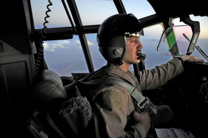 A Look Inside Lockheed AC-130 (42 pics)