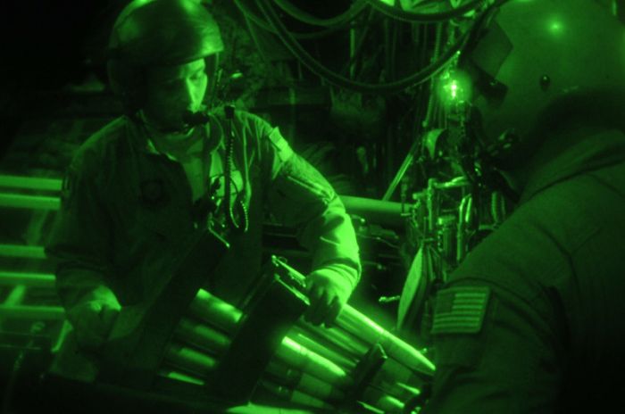 A Look Inside Lockheed AC-130 (42 pics)