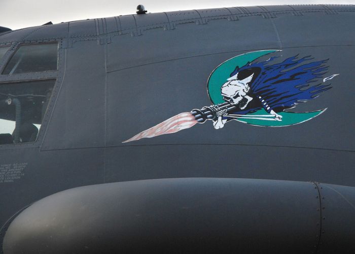 A Look Inside Lockheed AC-130 (42 pics)