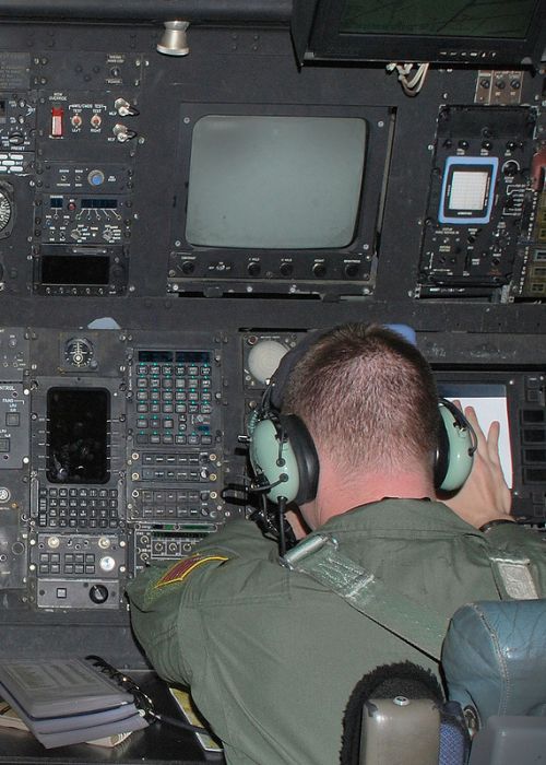 A Look Inside Lockheed AC-130 (42 pics)