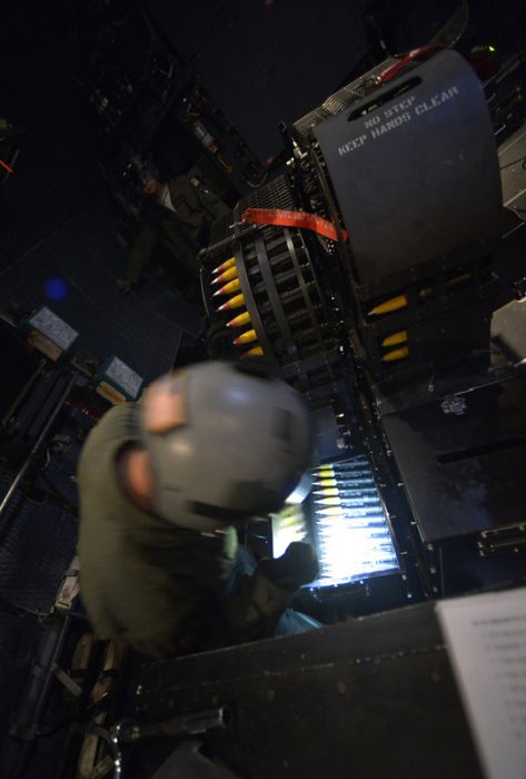 A Look Inside Lockheed AC-130 (42 pics)