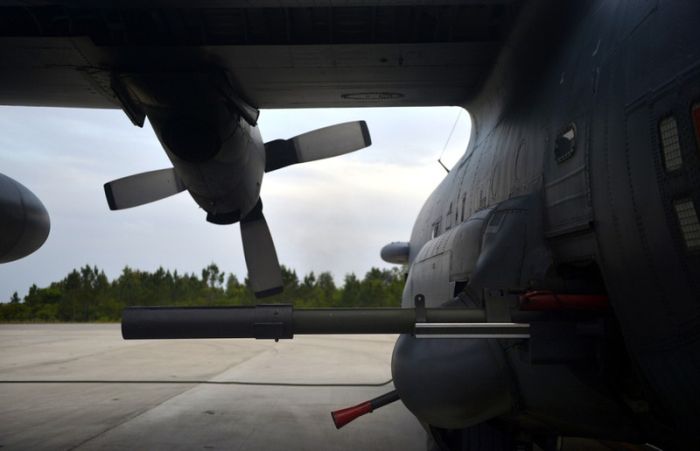 A Look Inside Lockheed AC-130 (42 pics)