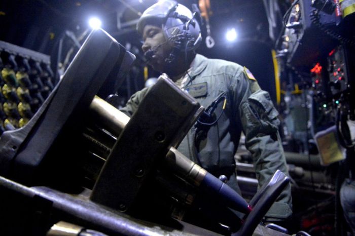 A Look Inside Lockheed AC-130 (42 pics)