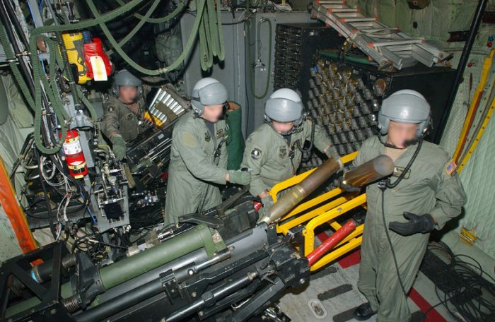 A Look Inside Lockheed AC-130 (42 pics)