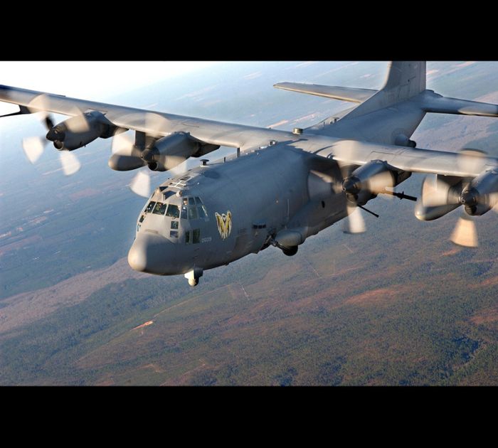 A Look Inside Lockheed AC-130 (42 pics)