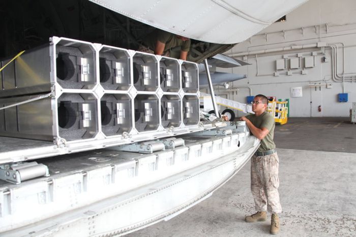 A Look Inside Lockheed AC-130 (42 pics)