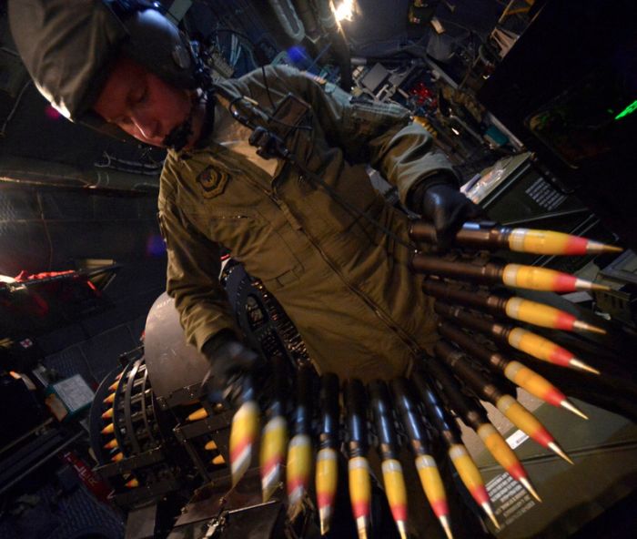 A Look Inside Lockheed AC-130 (42 pics)