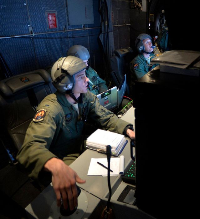 A Look Inside Lockheed AC-130 (42 pics)