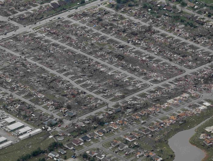 Moore After The Tornado (24 pics)