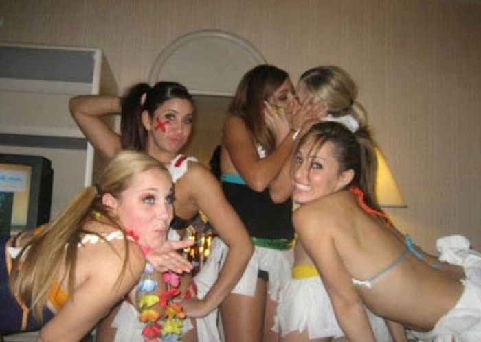 Girls Have Fun (45 pics)