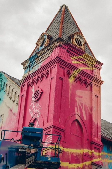 Graffiti Church (17 pics)