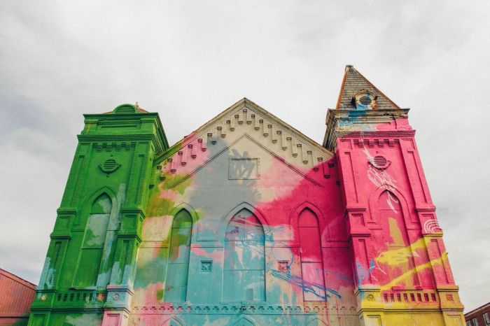 Graffiti Church (17 pics)