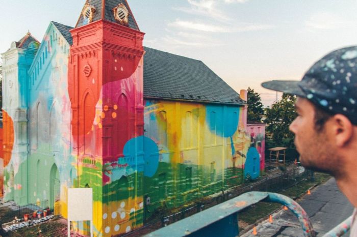 Graffiti Church (17 pics)