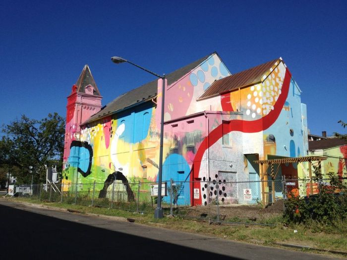 Graffiti Church (17 pics)