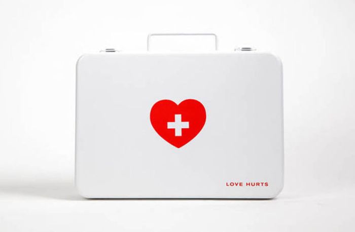 First Aid Kit for Broken Hearts (10 pics)