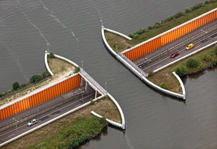Aqueduct Veluwemeer (8 pics)