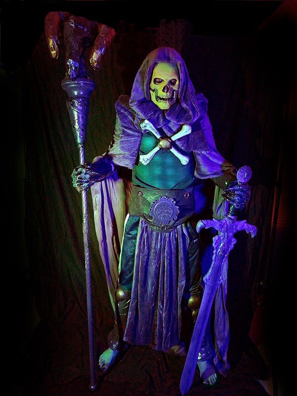 Black Light Glowing Skeletor Costume (15 pics)