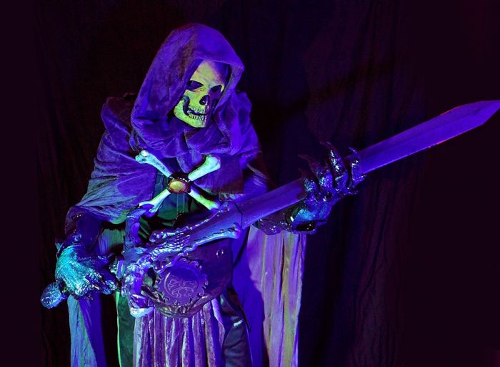 Black Light Glowing Skeletor Costume (15 pics)